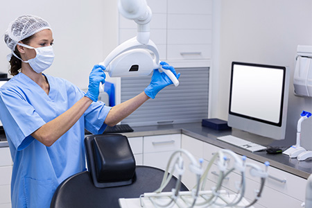 Student in a dentist helping 